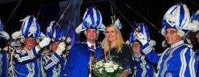 Venetia und Prinz in Blau und Weiss